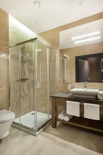 Фото номера Стандартный трехместный номер Отель Hotel Mansor г. Зомбки 4